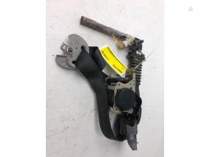 Gebruikte Gordelspanner links Kia Sportage (QL) 1.6 GDI 16V 4x2 Prijs op aanvraag aangeboden door Wessel Parts & Service B.V.