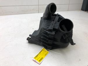 Gebruikte Luchtfilterhuis Opel Mokka X Prijs € 79,00 Margeregeling aangeboden door Wessel Parts & Service B.V.