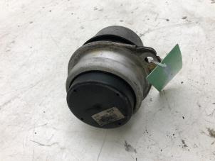 Gebruikte Motorsteun Audi Q7 (4LB) 4.2 TDI V8 32V Prijs € 35,00 Margeregeling aangeboden door Wessel Parts & Service B.V.