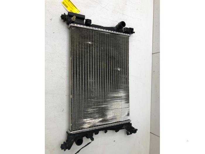 Gebruikte Radiateur Opel Corsa E 1.4 16V Prijs € 51,45 Margeregeling aangeboden door Wessel Parts & Service B.V.