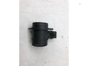 Gebruikte Luchthoeveelheidsmeter Volkswagen Polo III (6N2) 1.0 Prijs € 45,00 Margeregeling aangeboden door Wessel Parts & Service B.V.