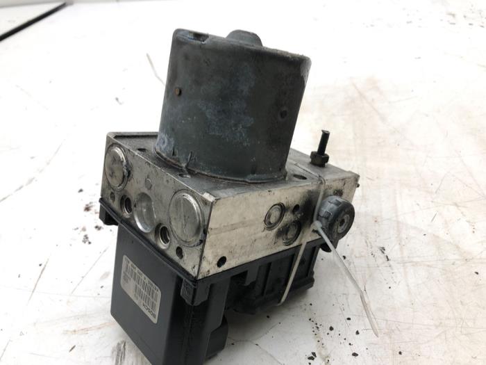 Gebruikte ABS Pomp Jaguar XJ8 (X308) 3.2 V8 32V Executive Prijs € 93,45 Margeregeling aangeboden door Wessel Parts & Service B.V.