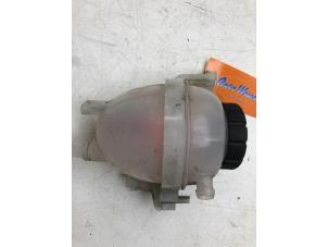 Gebruikte Expansievat Mercedes C Estate (S205) C-200d 2.2 16V Prijs € 29,00 Margeregeling aangeboden door Wessel Parts & Service B.V.