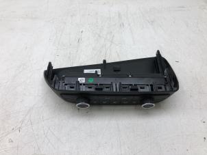 Gebruikte Chaufage Bedieningspaneel Opel Crossland (X) 1.2 Turbo 12V Prijs € 79,00 Margeregeling aangeboden door Wessel Parts & Service B.V.