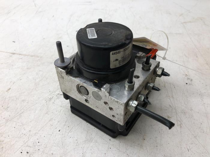Gebruikte ABS Pomp Toyota Yaris III (P13) 1.33 16V Dual VVT-I Prijs € 103,95 Margeregeling aangeboden door Wessel Parts & Service B.V.