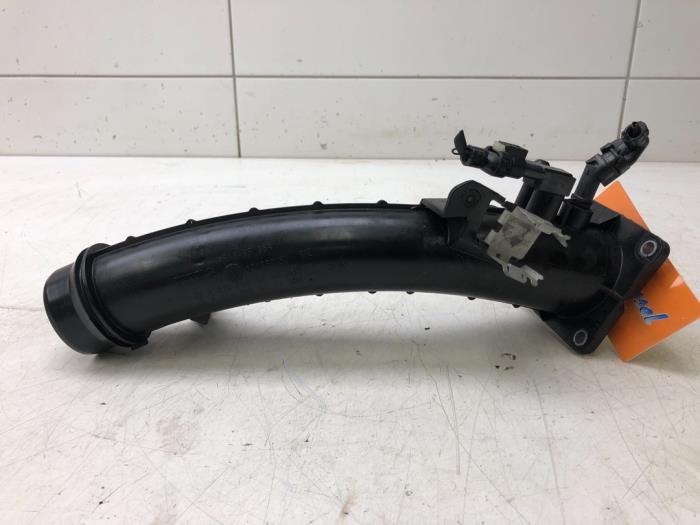 Gebruikte Intercooler Buis Mercedes CLA Shooting Brake (117.9) 1.6 CLA-180 16V Prijs € 36,75 Margeregeling aangeboden door Wessel Parts & Service B.V.