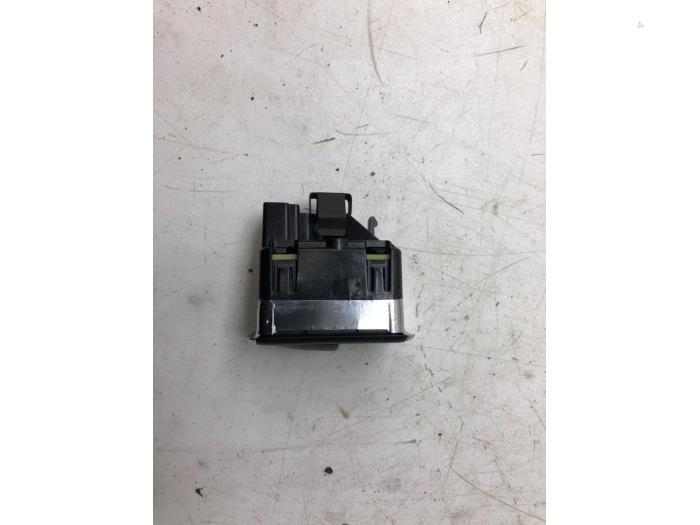 MERCEDES-BENZ CLA-Class C117 (2013-2016) Front Left Door Window Switch 2049058102 15417617