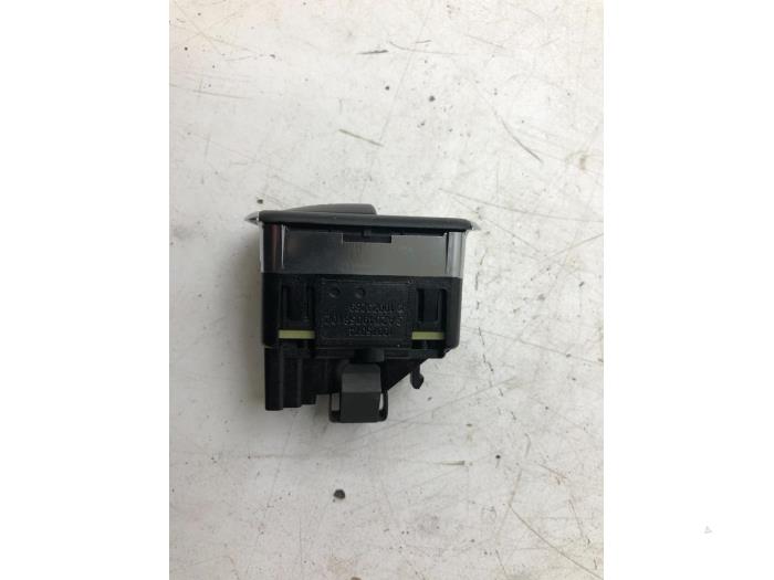 MERCEDES-BENZ CLA-Class C117 (2013-2016) Front Left Door Window Switch 2049058102 15417617