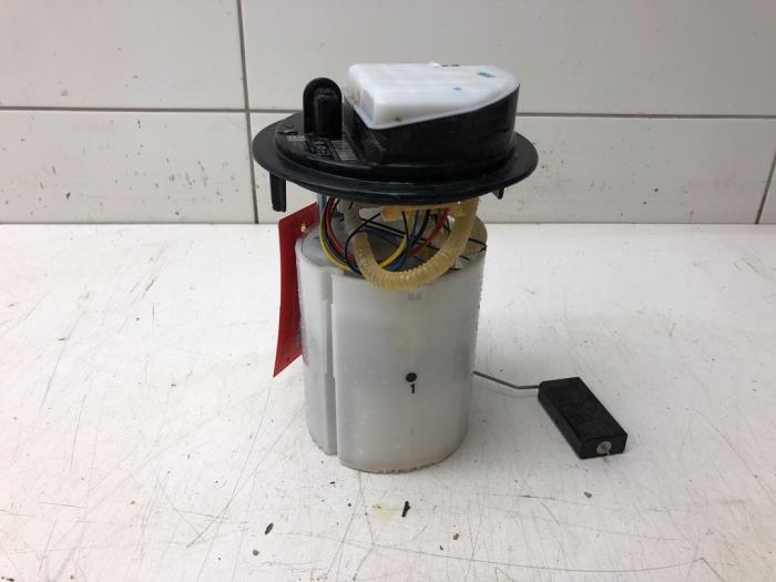 Gebruikte Tank element Pomp Opel Crossland (X) 1.2 Turbo 12V Prijs € 103,95 Margeregeling aangeboden door Wessel Parts & Service B.V.