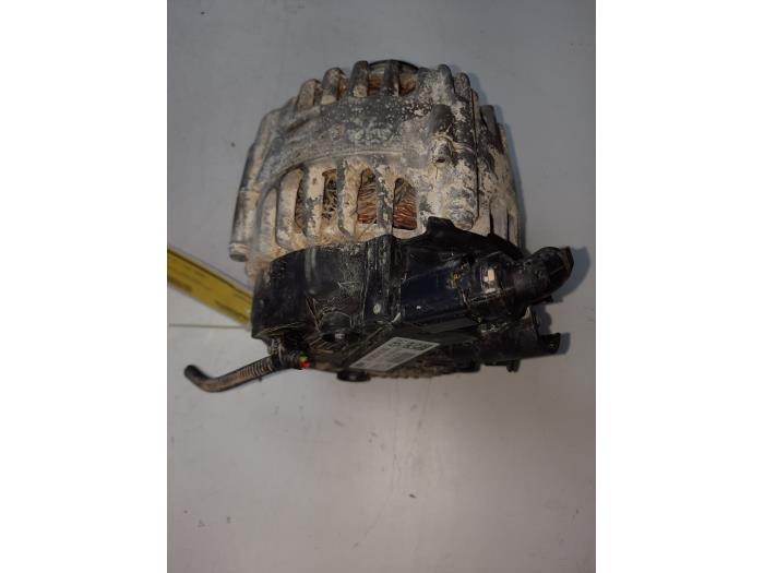 Gebruikte Dynamo Opel Crossland (X) 1.2 Turbo 12V Prijs op aanvraag aangeboden door Wessel Parts & Service B.V.
