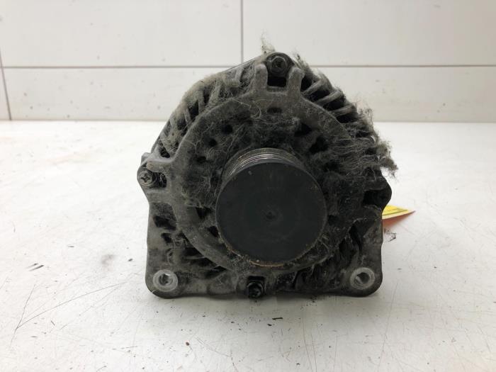 Dynamo van een Mercedes-Benz Vito (447.6) 1.6 111 CDI 16V 2015