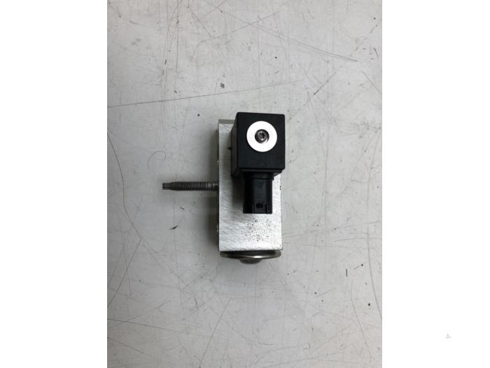 Gebruikte Expansieklep airco Mercedes GLC-Klasse Prijs € 103,95 Margeregeling aangeboden door Wessel Parts & Service B.V.