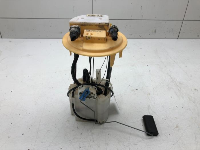 Gebruikte Tank element Pomp Opel Combo Cargo 1.6 CDTI 100 Prijs € 103,95 Margeregeling aangeboden door Wessel Parts & Service B.V.