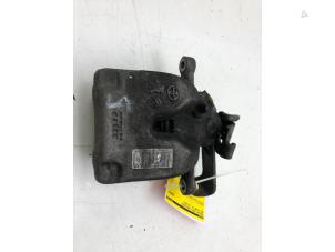 Gebruikte Remklauw (Tang) links-achter Opel Vivaro 2.0 CDTI 150 Prijs € 89,00 Margeregeling aangeboden door Wessel Parts & Service B.V.