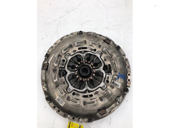 Gebruikte Vliegwiel Renault Master III (EV/HV/UV/VA/VB/VD/VF/VG/VJ) 2.3 dCi 145 16V FWD Prijs € 261,45 Margeregeling aangeboden door Wessel Parts & Service B.V.