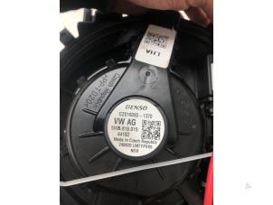 Gebruikte Kachel Ventilatiemotor Skoda Octavia Combi (NXAC) 1.5 TSI 16V Prijs € 69,00 Margeregeling aangeboden door Autobedrijf G.H. Wessel B.V.