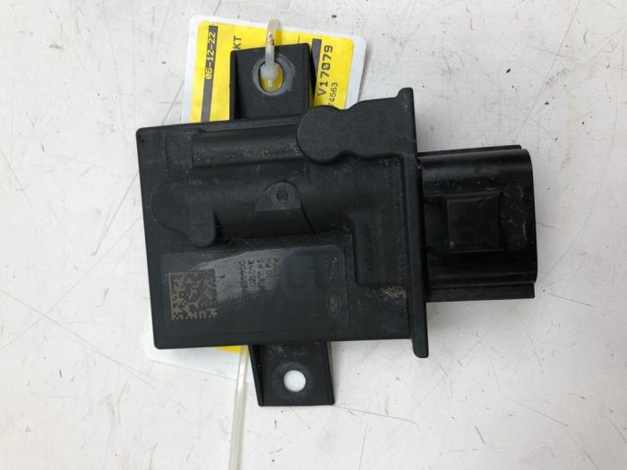 Gebruikte Brandstofpomp module Landrover Range Rover Velar (LY) 2.0 16V P300 AWD Prijs € 93,45 Margeregeling aangeboden door Wessel Parts & Service B.V.