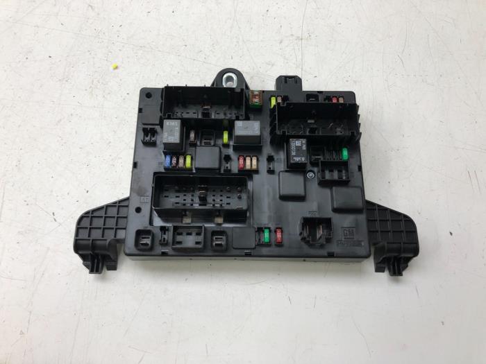 OPEL Astra J (2009-2020) Fuse Box 13302301 17211734