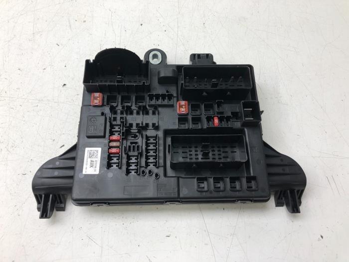 OPEL Insignia A (2008-2016) Fuse Box 22737768 17211730