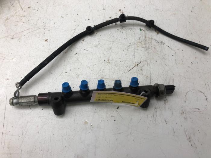 Gebruikte Common rail (Injectie) Opel Astra K Sports Tourer 1.6 CDTI 110 16V Prijs € 61,95 Margeregeling aangeboden door Wessel Parts & Service B.V.