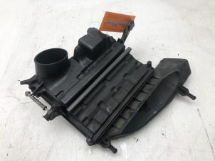 Gebruikte Luchtfilterhuis Mercedes R (W251) 3.0 320 CDI 24V 4-Matic Prijs € 45,00 Margeregeling aangeboden door Wessel Parts & Service B.V.