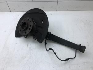 Gebruikte Fusee links-voor Mercedes R (W251) 3.0 320 CDI 24V 4-Matic Prijs € 149,00 Margeregeling aangeboden door Wessel Parts & Service B.V.