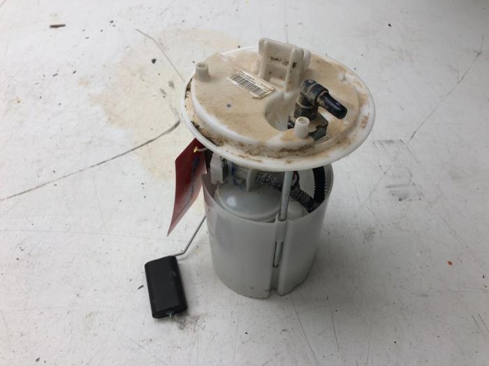 Gebruikte Tank element Pomp Opel Corsa E 1.4 16V Prijs € 51,45 Margeregeling aangeboden door Wessel Parts & Service B.V.