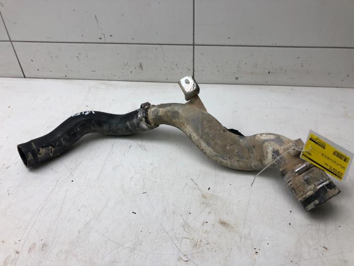 Gebruikte Intercooler Buis Nissan NT 400 Cabstar 3.0 DCI 35.13 Prijs € 78,75 Margeregeling aangeboden door Wessel Parts & Service B.V.