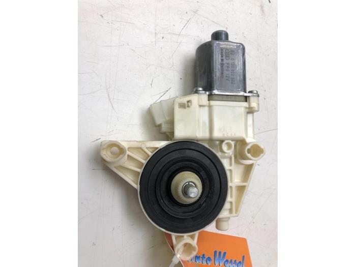 MERCEDES-BENZ C-Class W204/S204/C204 (2004-2015) Front Right Door Window Control Motor 2048200242 17412732