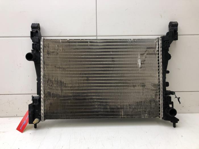 Gebruikte Radiateur Opel Corsa E 1.4 16V Prijs € 51,45 Margeregeling aangeboden door Wessel Parts & Service B.V.