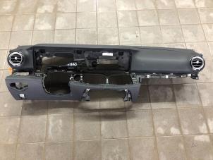 Gebruikte Dashboard Mercedes E (W213) E-200d 1.6 Turbo 16V Prijs € 599,00 Margeregeling aangeboden door Wessel Parts & Service B.V.