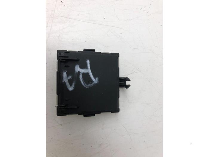 Gebruikte Module Centrale Deurvergrendeling Mercedes E (W213) E-200d 1.6 Turbo 16V Prijs € 51,45 Margeregeling aangeboden door Wessel Parts & Service B.V.