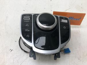 Gebruikte I-Drive knop Mercedes E (W213) E-200d 1.6 Turbo 16V Prijs € 225,00 Margeregeling aangeboden door Wessel Parts & Service B.V.
