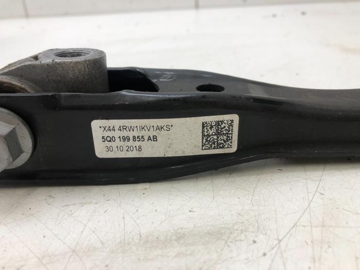 Gebruikte Motorrubber Seat Leon ST (5FF) 2.0 TSI FR 16V Prijs € 47,25 Margeregeling aangeboden door Wessel Parts & Service B.V.