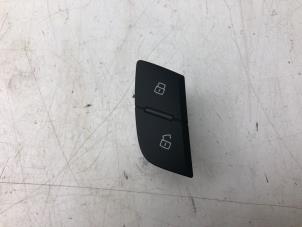 Gebruikte Centrale deurvergrendeling Schakelaar Audi A7 Sportback (4GA/4GF) 3.0 TDI V6 24V Quattro Prijs € 19,00 Margeregeling aangeboden door Wessel Parts & Service B.V.