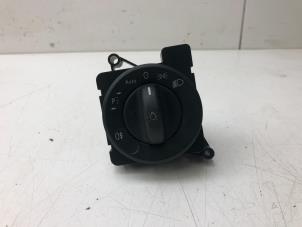 Gebruikte Schakelaar Licht Mercedes Sprinter 3t (906.61) 214 CDI 16V Prijs € 35,00 Margeregeling aangeboden door Wessel Parts & Service B.V.