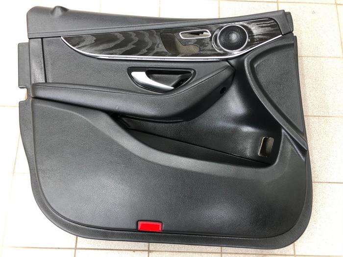 Portierbekleding 4Deurs links-voor van een Mercedes GLC-Klasse