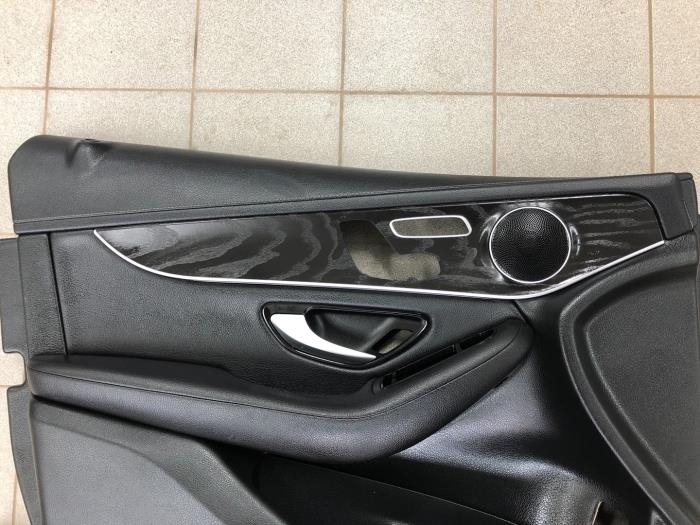 Portierbekleding 4Deurs links-voor van een Mercedes GLC-Klasse