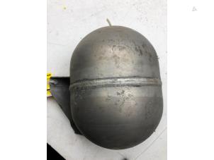 Gebruikte Luchtketel Mercedes S (W220) 5.0 S-500 V8 24V Prijs € 35,00 Margeregeling aangeboden door Wessel Parts & Service B.V.