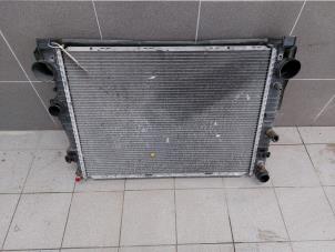 Gebruikte Radiateur Mercedes S (W220) 5.0 S-500 V8 24V Prijs € 125,00 Margeregeling aangeboden door Wessel Parts & Service B.V.