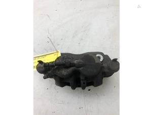 Gebruikte Remklauw (Tang) links-voor Mercedes Vito (447.6) 2.0 116 CDI 16V Prijs € 125,00 Margeregeling aangeboden door Wessel Parts & Service B.V.