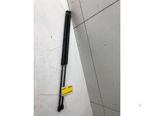 Gebruikte Gasdemperset Achterklep Mercedes Vito (447.6) 2.0 116 CDI 16V Prijs € 45,00 Margeregeling aangeboden door Wessel Parts & Service B.V.