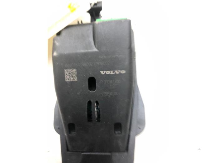 VOLVO V60 1 generation (2010-2020) Left Side Height Sensor 31387310 17705735