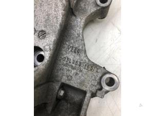 Gebruikte Dynamosteun onder Volkswagen Crafter 2.0 TDI 16V Prijs € 59,00 Margeregeling aangeboden door Wessel Parts & Service B.V.