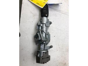 Gebruikte Afstands Bediening Set Ford C-Max (DXA) 1.0 Ti-VCT EcoBoost 12V 125 Prijs op aanvraag aangeboden door Wessel Parts & Service B.V.