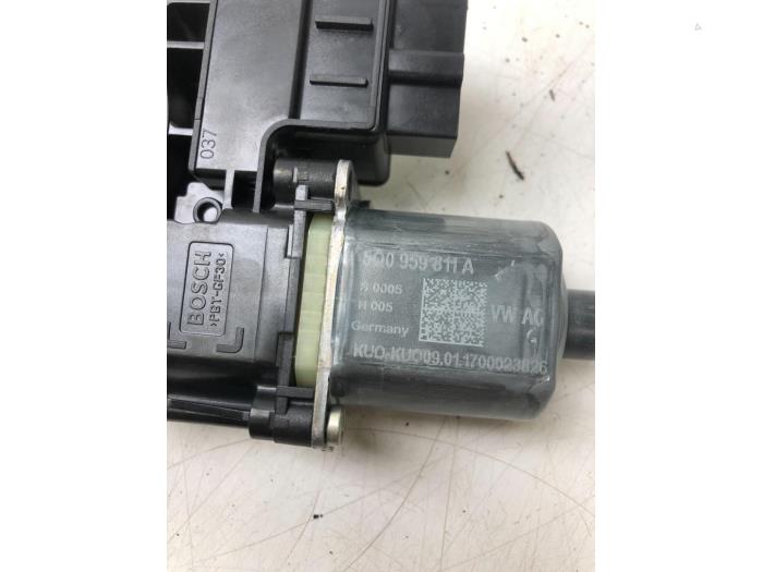 SKODA Superb 3 generation (2015-2023) Front Right Door Window Control Motor 5Q0959811A 17818104