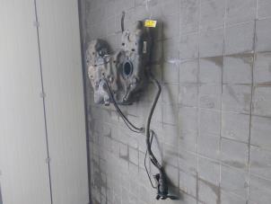 Gebruikte Tank Mercedes ML III (166) 3.0 ML-350 BlueTEC V6 24V 4-Matic Prijs € 449,00 Margeregeling aangeboden door Wessel Parts & Service B.V.