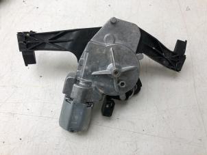 Gebruikte Ruitenwissermotor achter Opel Corsa E 1.4 16V Prijs € 45,00 Margeregeling aangeboden door Wessel Parts & Service B.V.