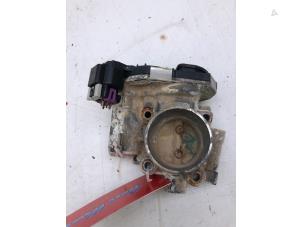 Gebruikte Gasklephuis Opel Corsa E 1.4 16V Prijs € 39,00 Margeregeling aangeboden door Wessel Parts & Service B.V.