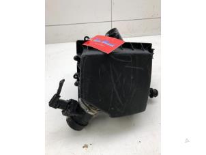 Gebruikte Luchtfilterhuis Opel Corsa E 1.4 16V Prijs € 99,00 Margeregeling aangeboden door Wessel Parts & Service B.V.